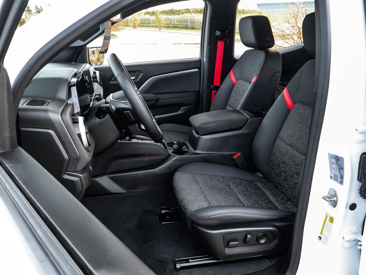 2024 Chevrolet Colorado 4WD Crew Cab Z71 White Sherwood Park - photo #13