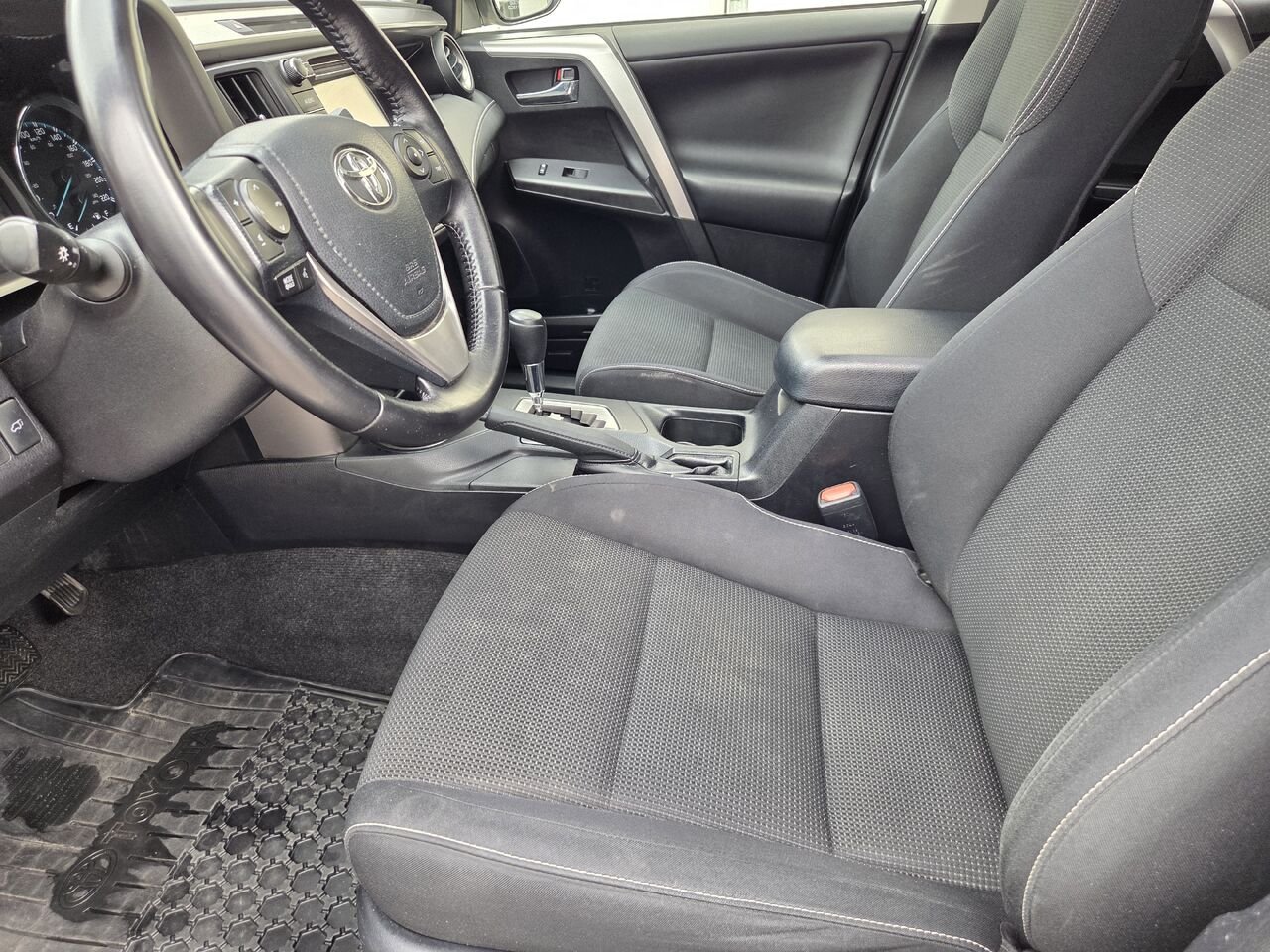 Toyota RAV4 Hybride 2016 Blanc Mont-Laurier - photo #10