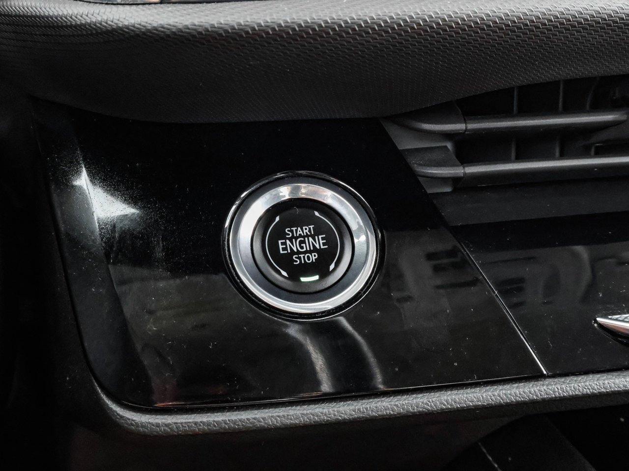 2024 Buick Envision AWD 4dr Preferred Black Sherwood Park - photo #25