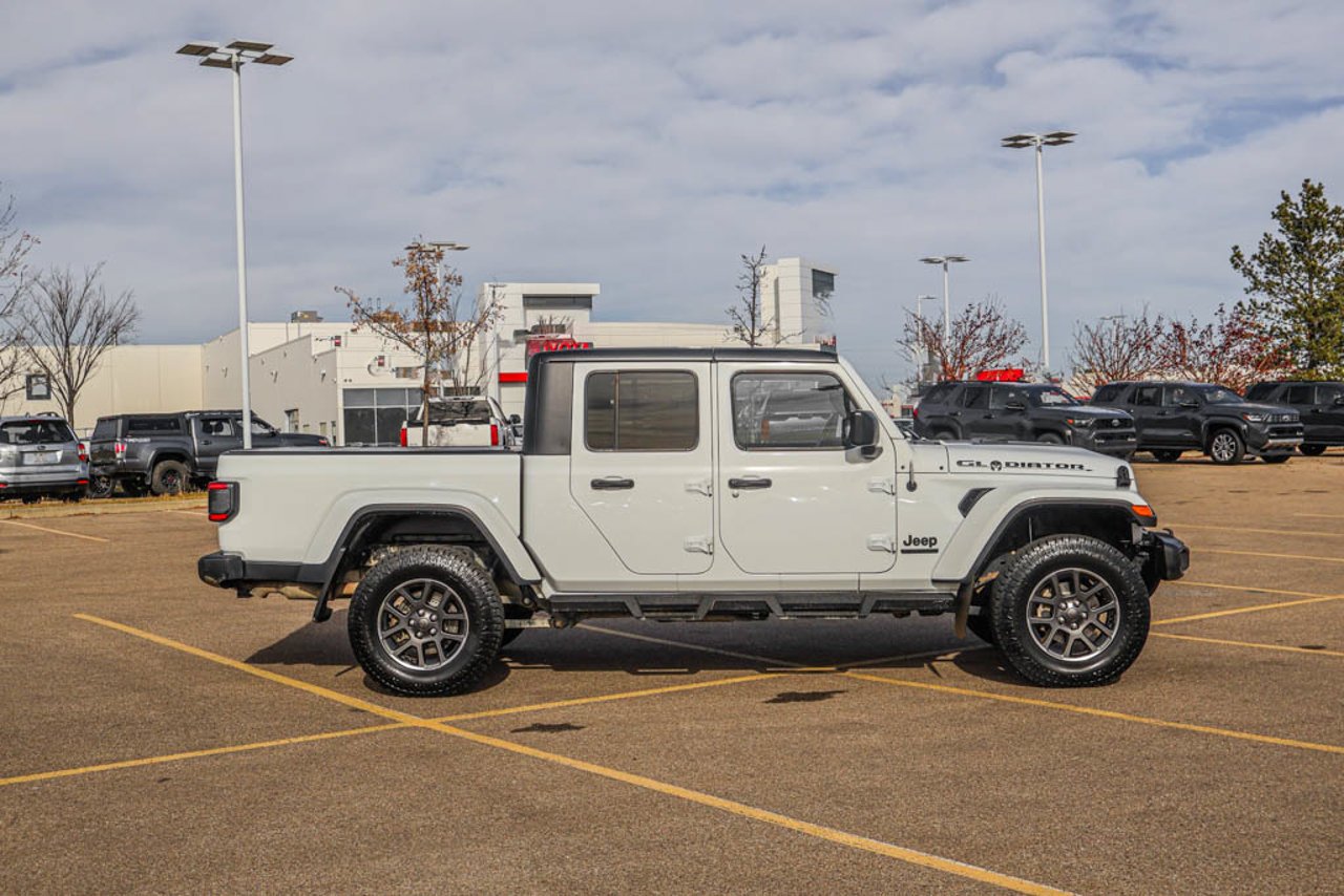 2021 Jeep Gladiator Sport 80th Anniversary 4x4 *Ltd Avail* White Sherwood Park - photo #9