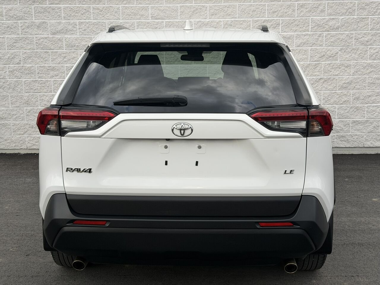Toyota RAV4 LE 2019 Blanc Laval - photo #12