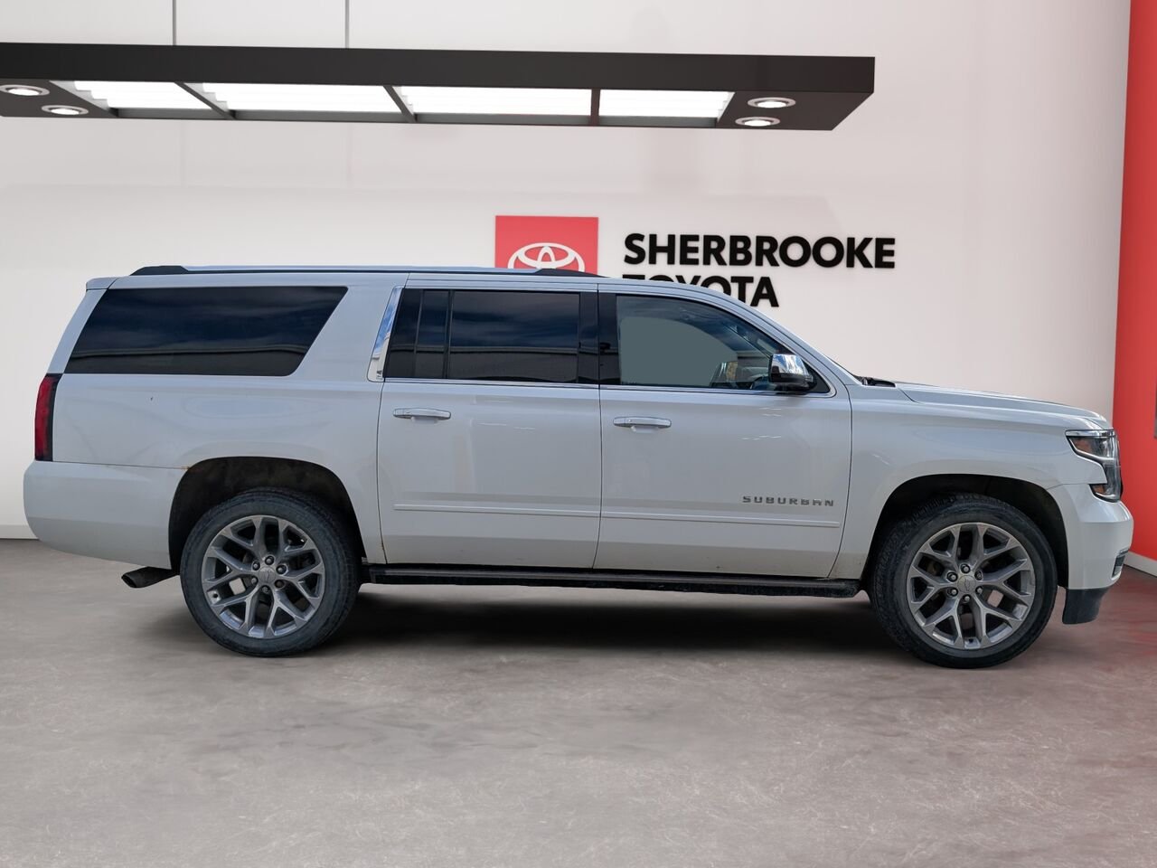 2018 Chevrolet Suburban 1GNSKJKC9JR351462 White Sherbrooke - photo #2