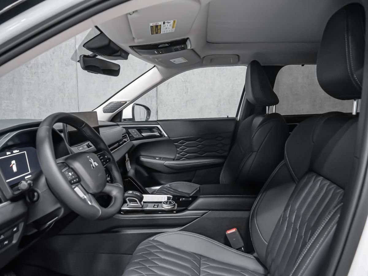 Mitsubishi Outlander PHEV GT 2026 Fini taillé diamant Blanc de qualité supérieure Montréal - photo #7
