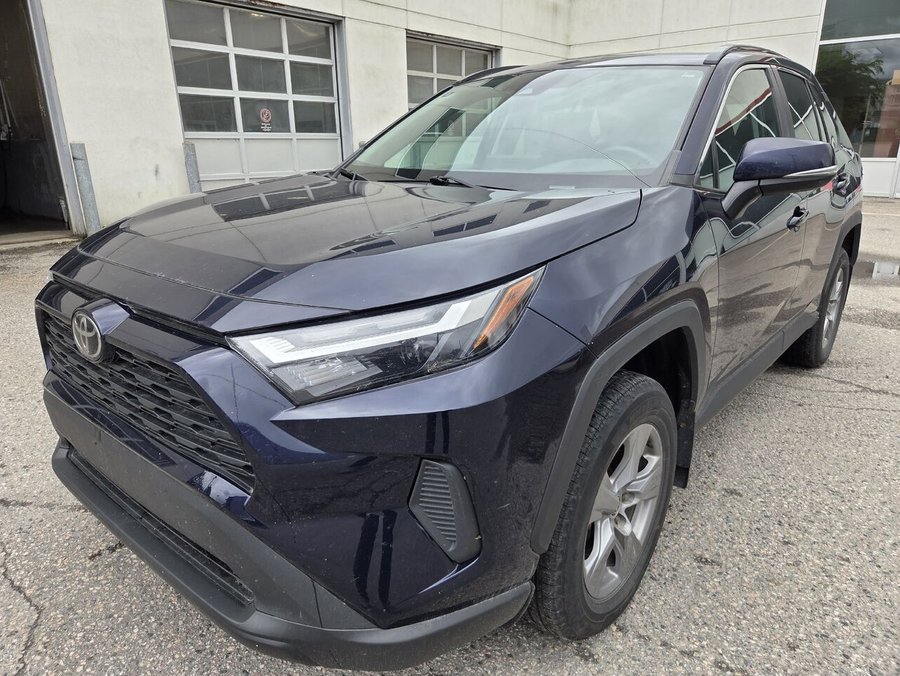 Toyota RAV4 XLE 2022 Bleu