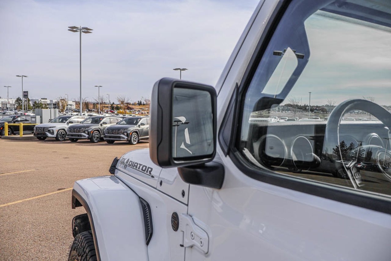 2021 Jeep Gladiator Sport 80th Anniversary 4x4 *Ltd Avail* White Sherwood Park - photo #13
