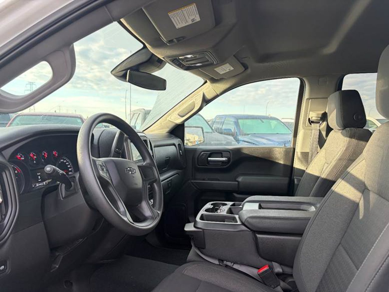 2025 Chevrolet Silverado 1500 4WD Crew Cab 147 Custom Trail Boss White Sherwood Park - photo #5