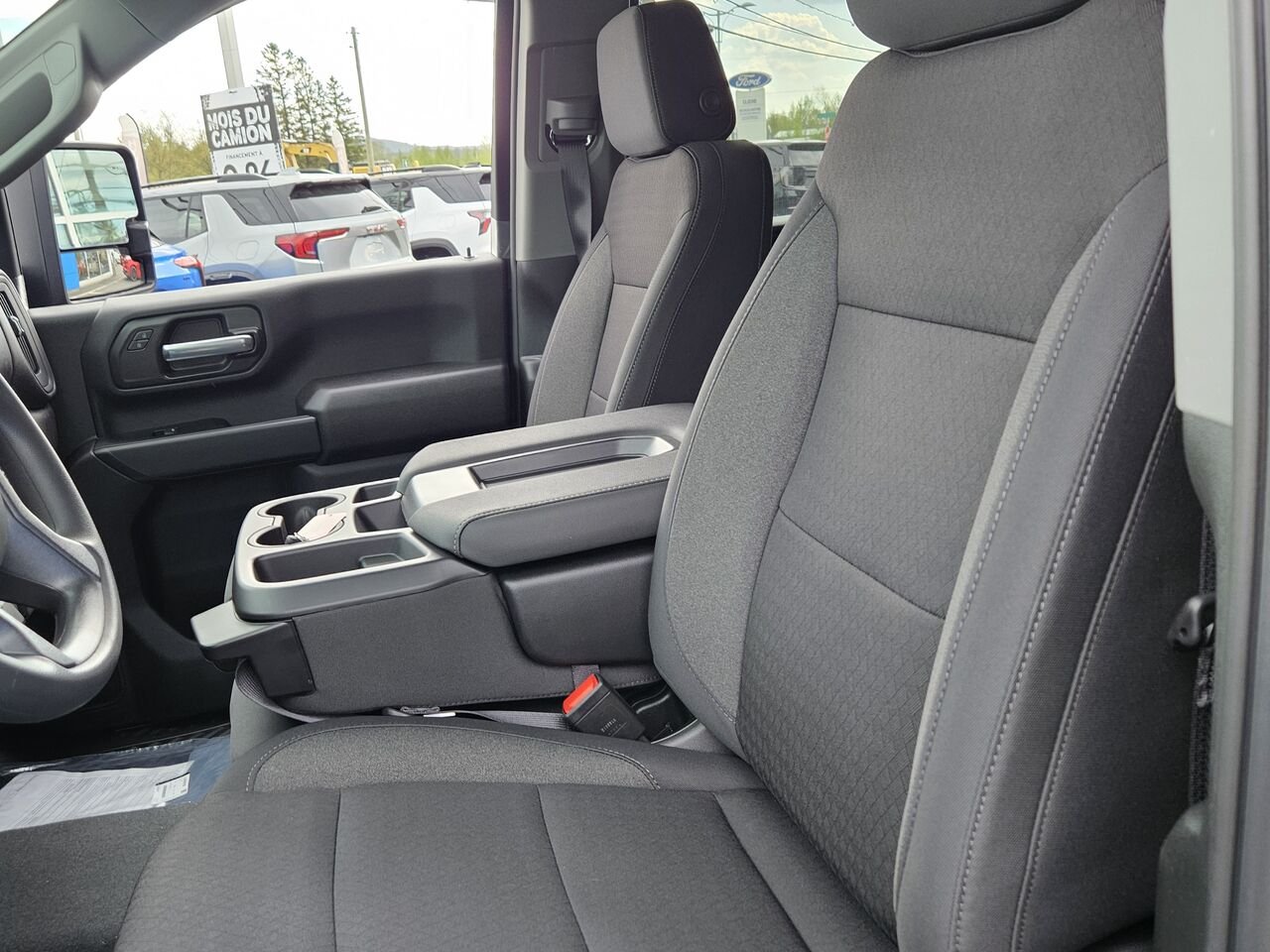 Chevrolet Silverado 2500HD Custom cabine multiplace 4RM 172 po 2026 Noir Thetford Mines - photo #12