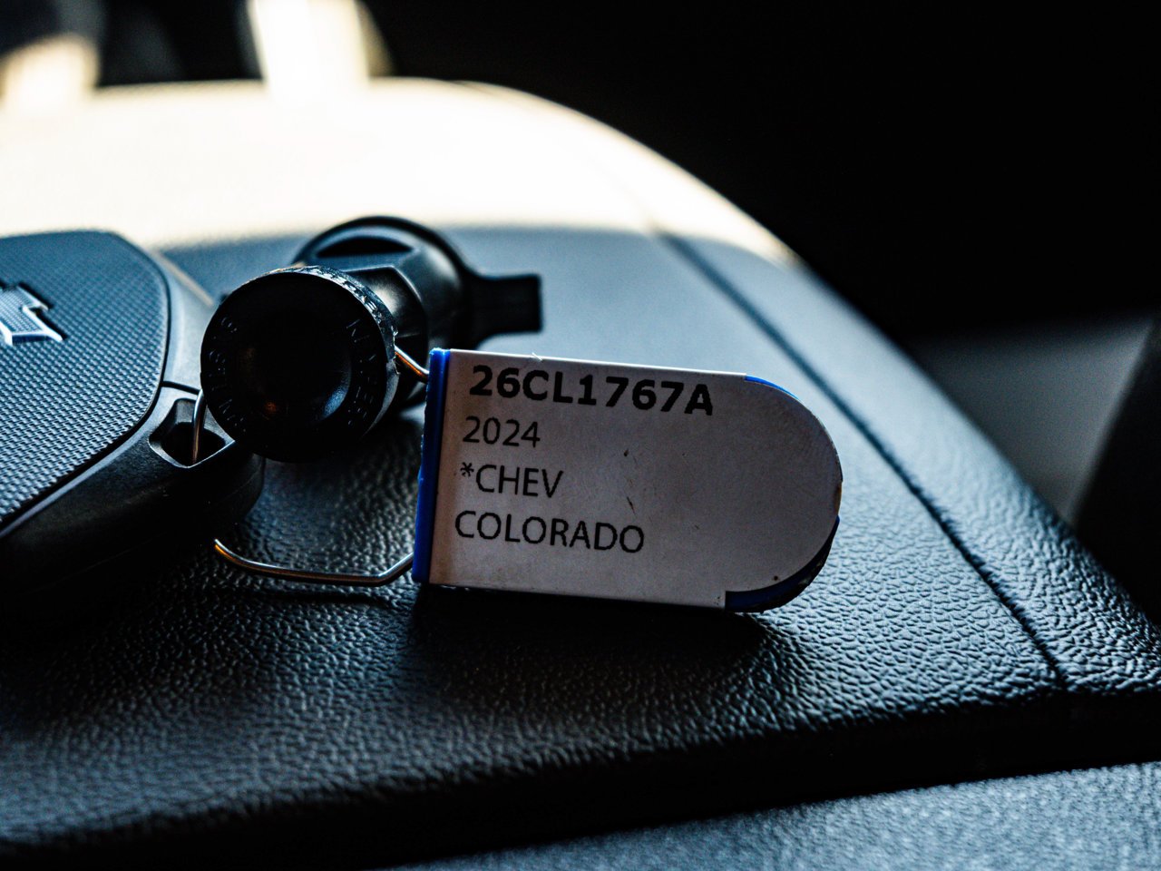 2024 Chevrolet Colorado 4WD Crew Cab Trail Boss White Sherwood Park - photo #32