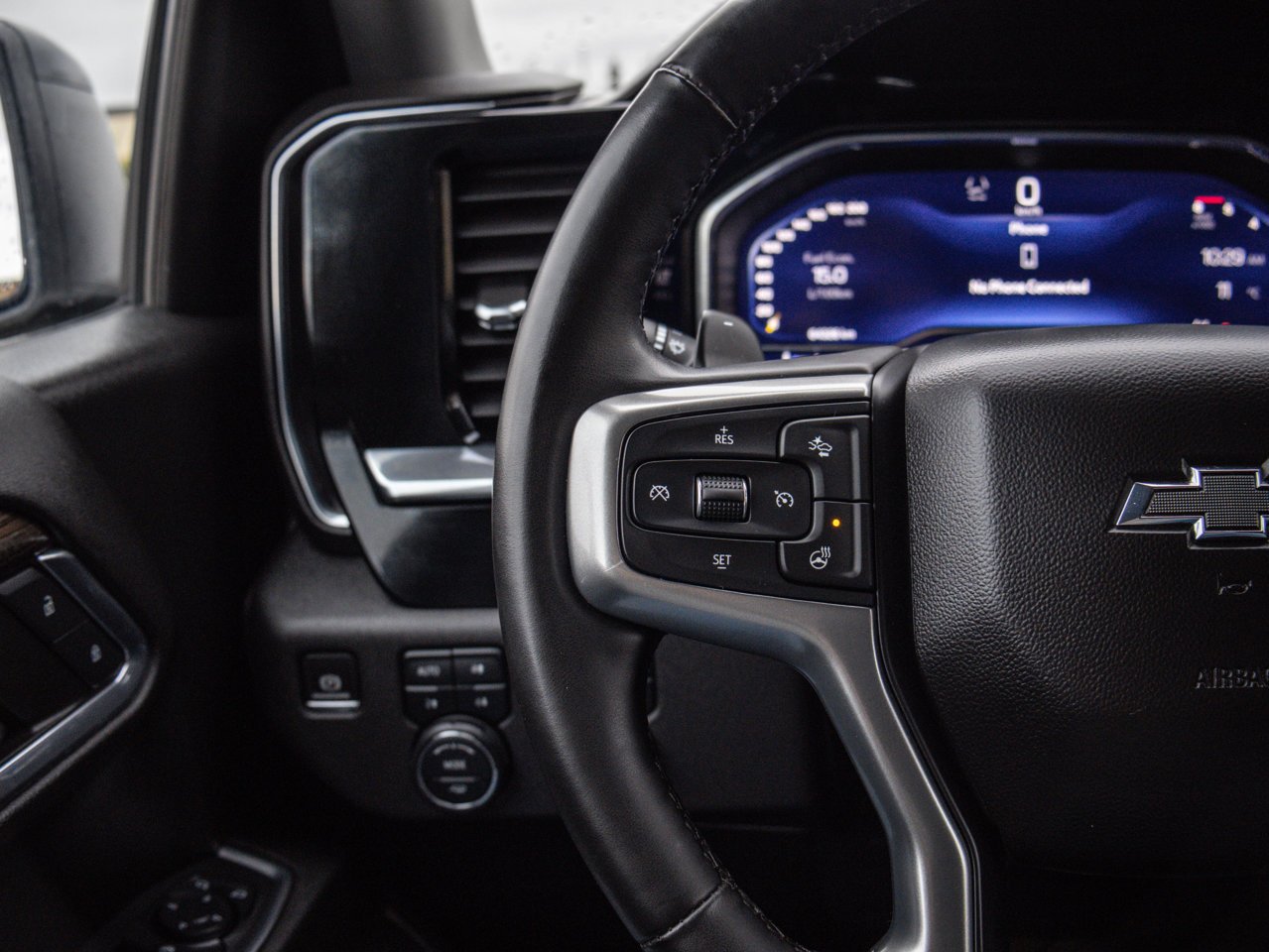 2024 Chevrolet Silverado 1500 4WD Crew Cab 147 LT Trail Boss White Sherwood Park - photo #19