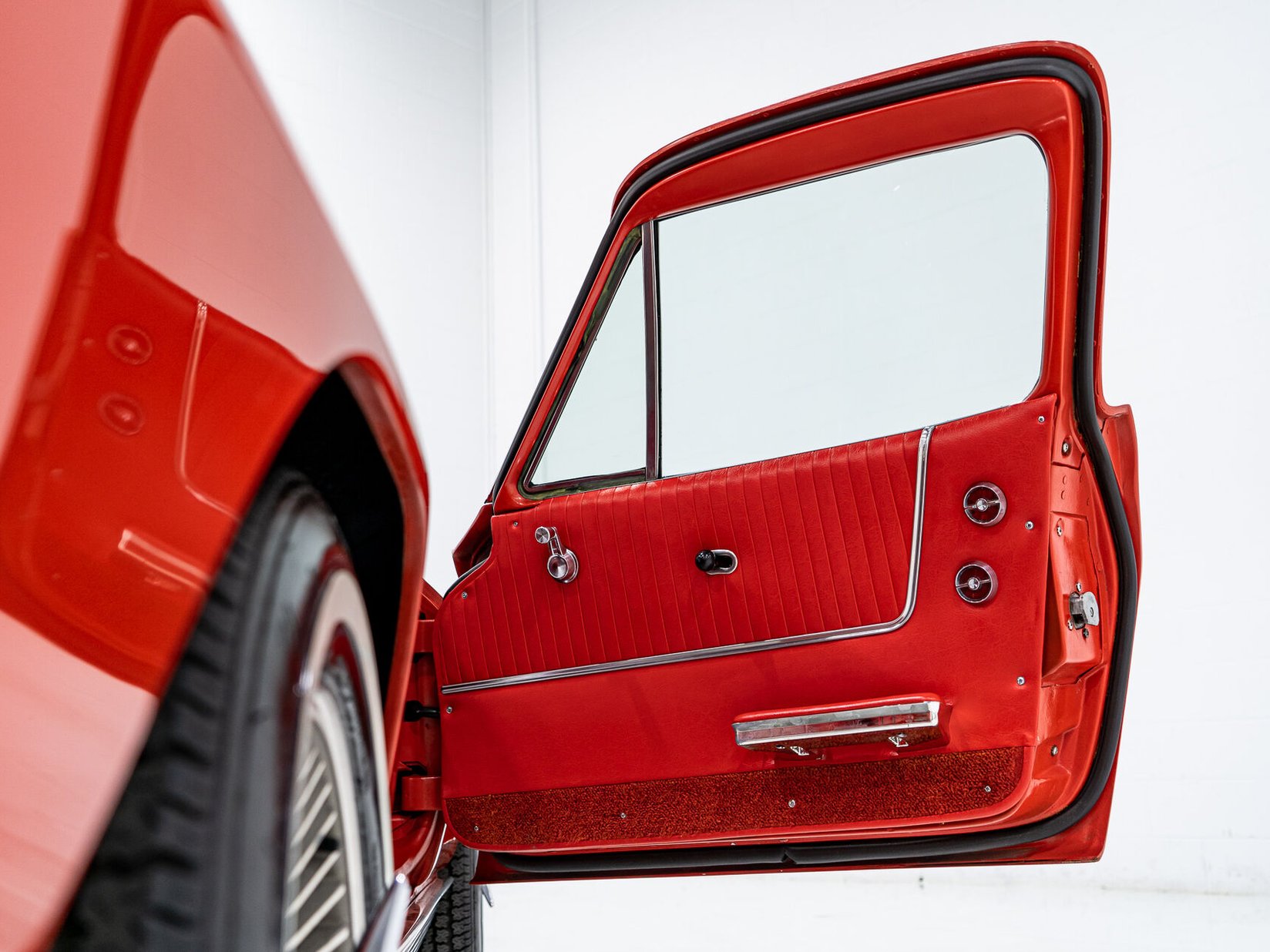 Chevrolet Corvette Split window matching# 327 Factory A/C | PRICE IN USD 1963 Rouge Montréal - photo #73