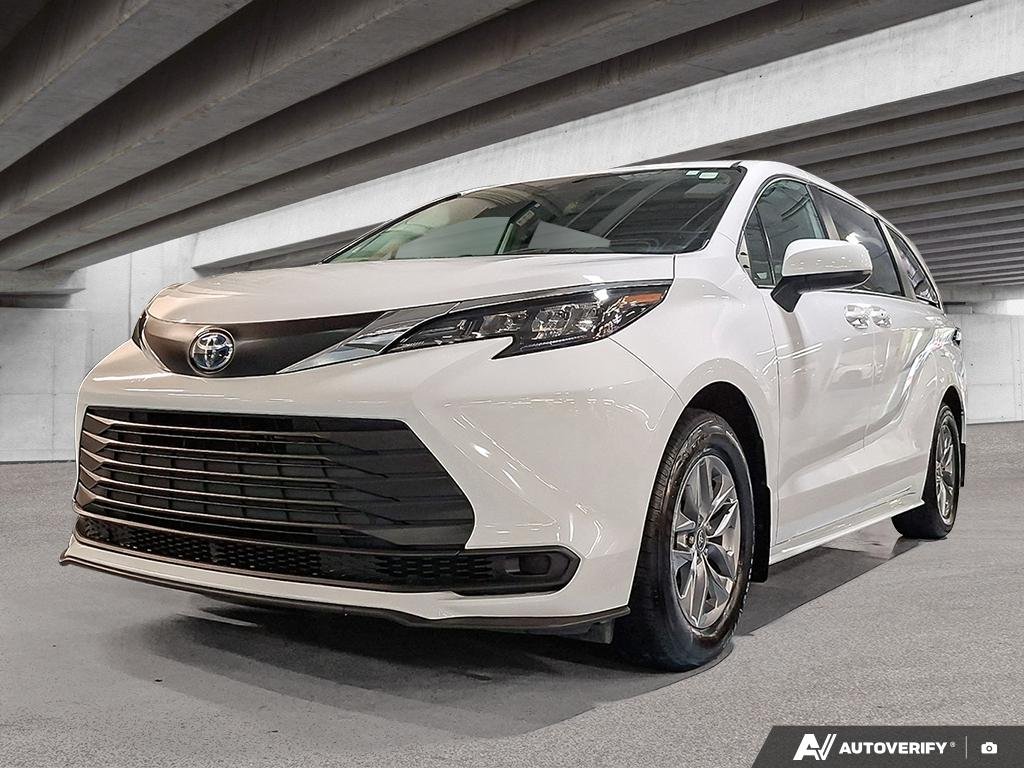 2025 Toyota Sienna 262057 | LE | JRKE1C White Edmonton - photo #0