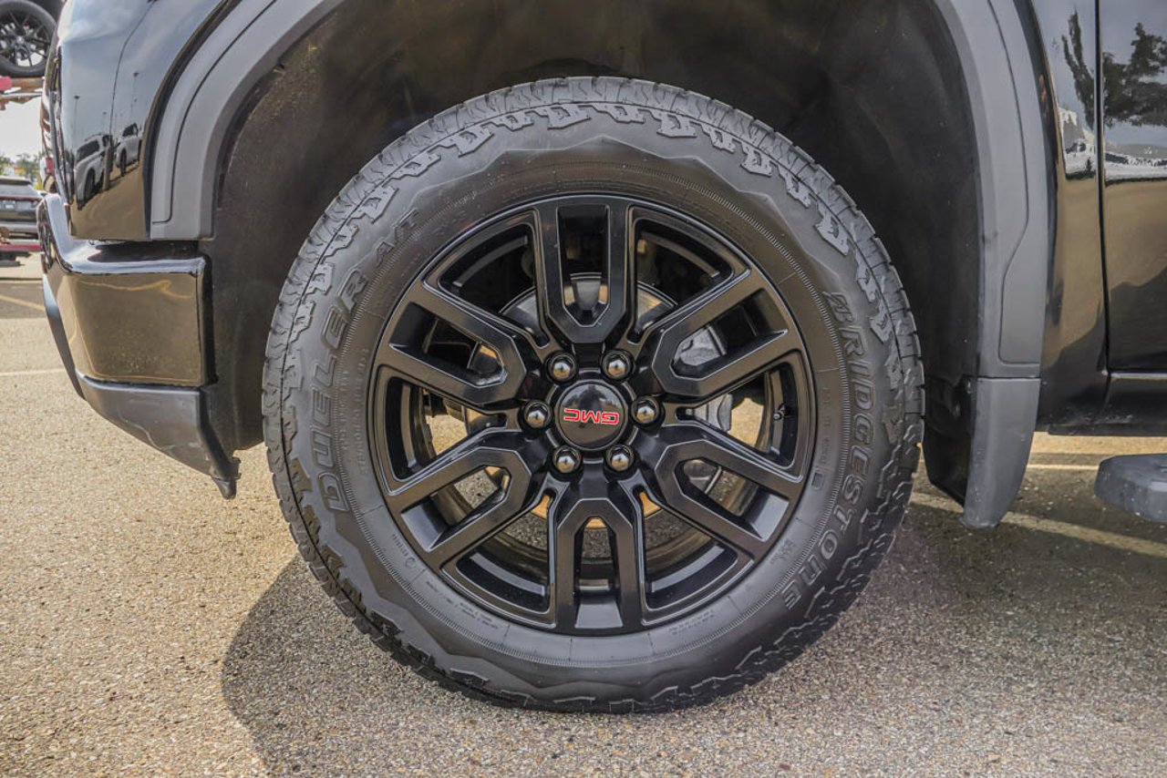 2026 GMC Sierra 1500 4WD Crew Cab 147 Elevation Black Sherwood Park - photo #12