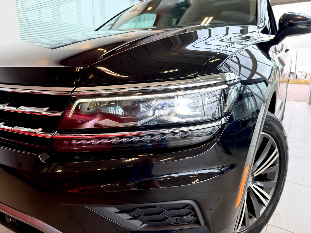 2018 Volkswagen Tiguan Black Notre-Dame-des-Prairies - photo #3
