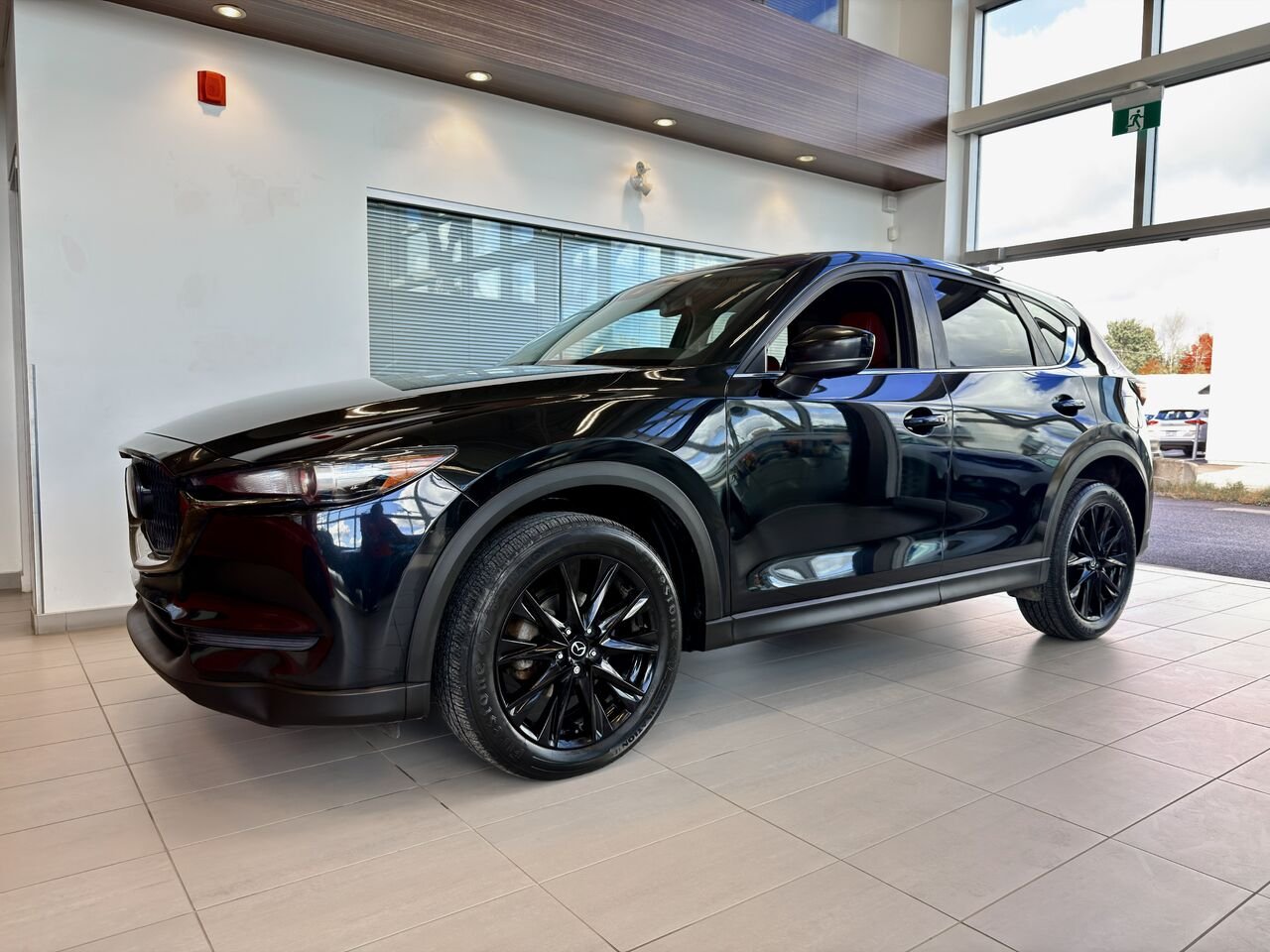 2021 Mazda CX-5 Black Notre-Dame-des-Prairies - photo #2