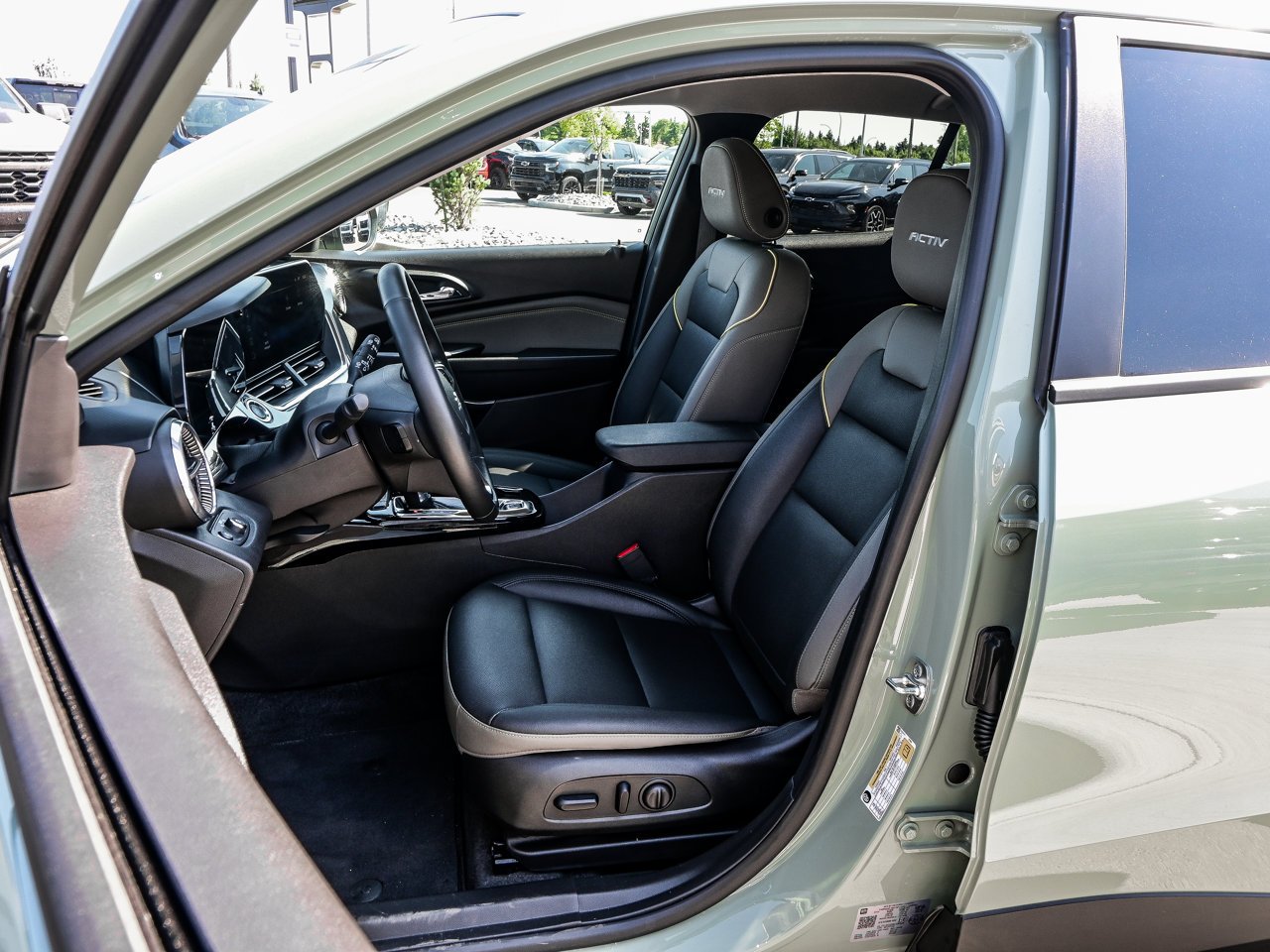 2025 Chevrolet Trax FWD 4dr ACTIV Green Sherwood Park - photo #15