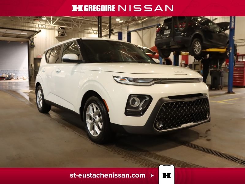 2022 Kia Soul White Laval - photo #0