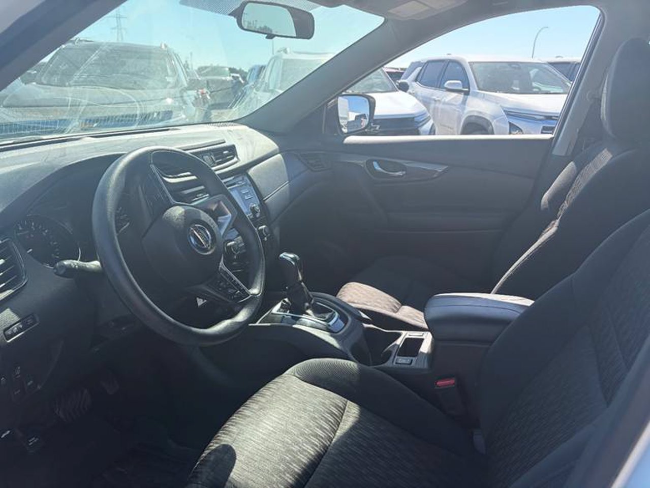 2017 Nissan Rogue FWD 4dr S White Sherwood Park - photo #5