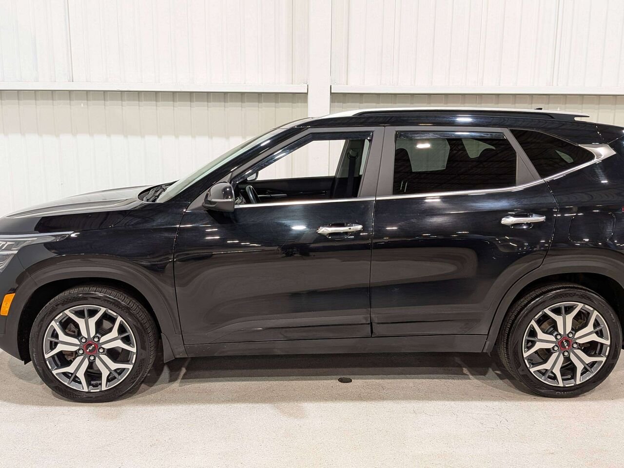 2023 Kia Seltos SX Turbo AWD w/Black Interior Black Val-David - photo #4