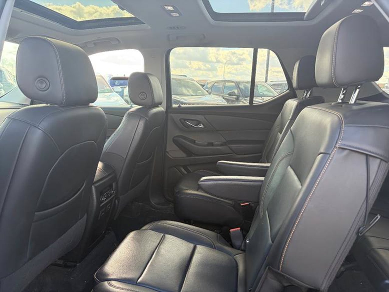 2021 Chevrolet Traverse AWD 4dr Premier White Sherwood Park - photo #5