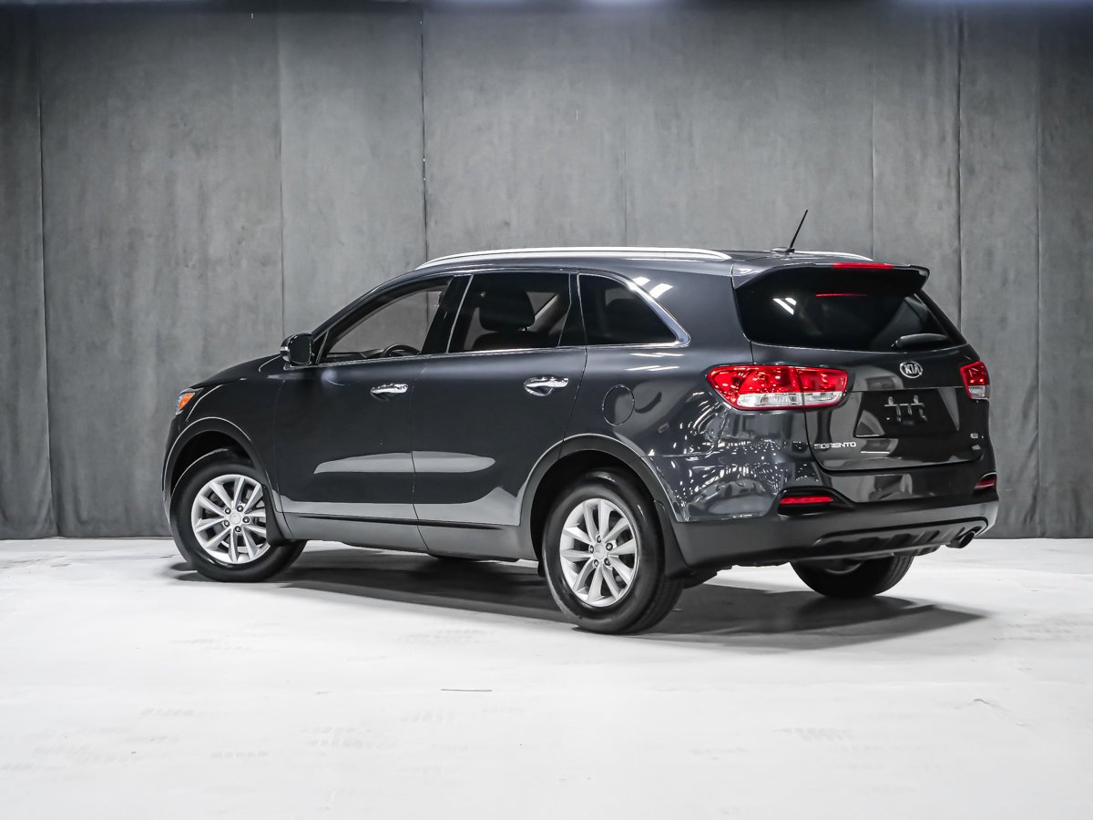 2016 Kia Sorento 2.4L LX Grey Montreal - photo #3