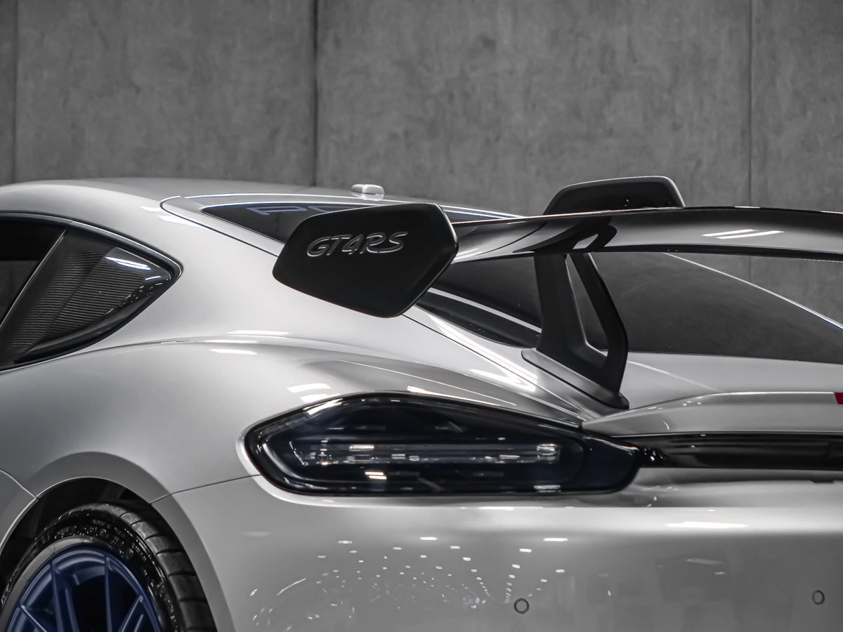 Porsche 718 Cayman GT4 RS PDK CARBONE JANTES BLEUES SPORT CHRONO 2025 Argent Montréal - photo #17