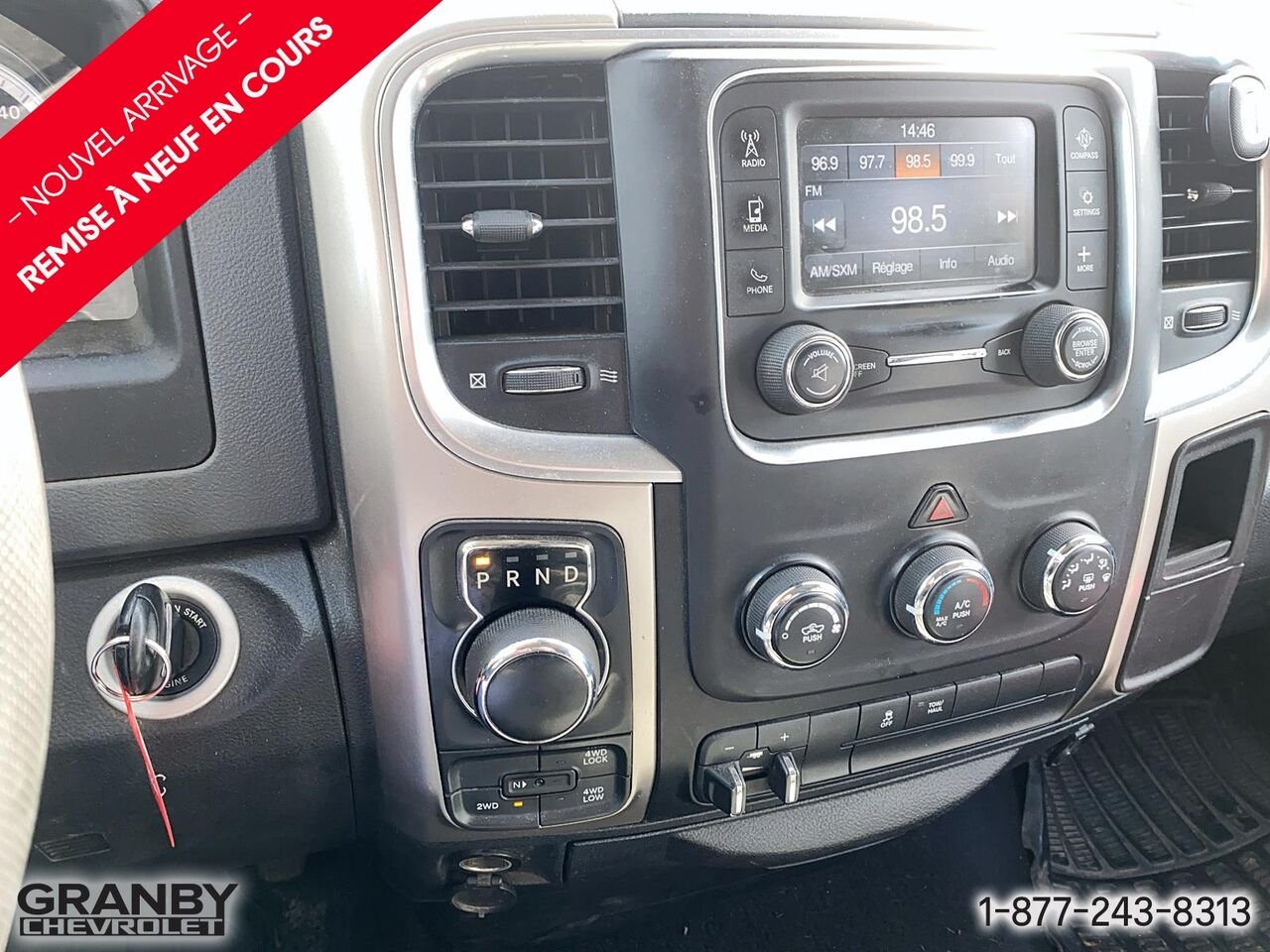 Ram 1500 Cabine quad 4RM, 140,5 po SLT | 27-0112B 2016 Noir Granby - photo #12