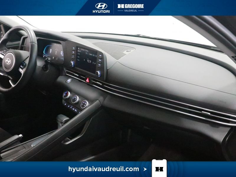 2025 Hyundai Elantra Black Laval - photo #30