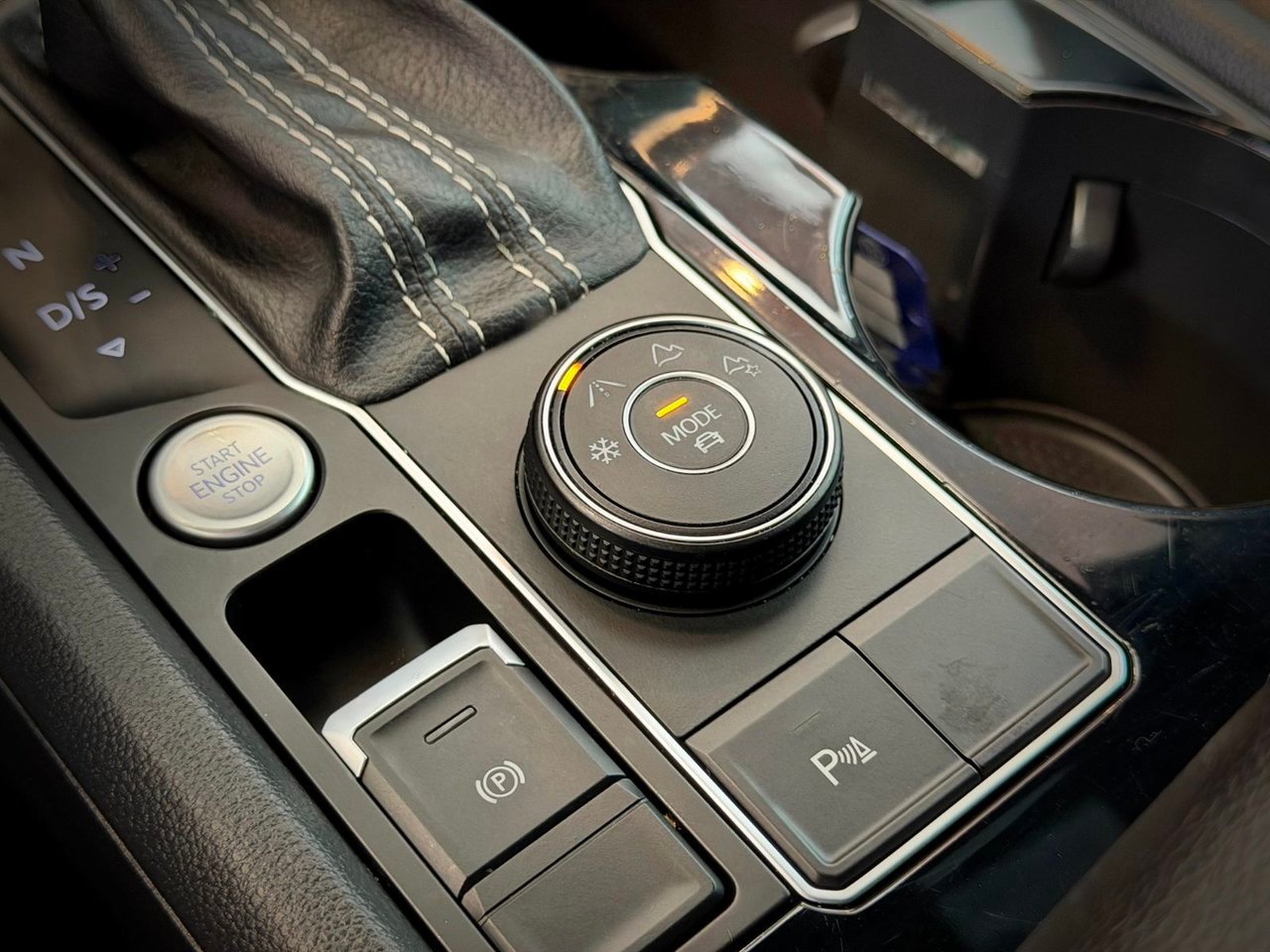 2021 Volkswagen Atlas Cross Sport Red Notre-Dame-des-Prairies - photo #32