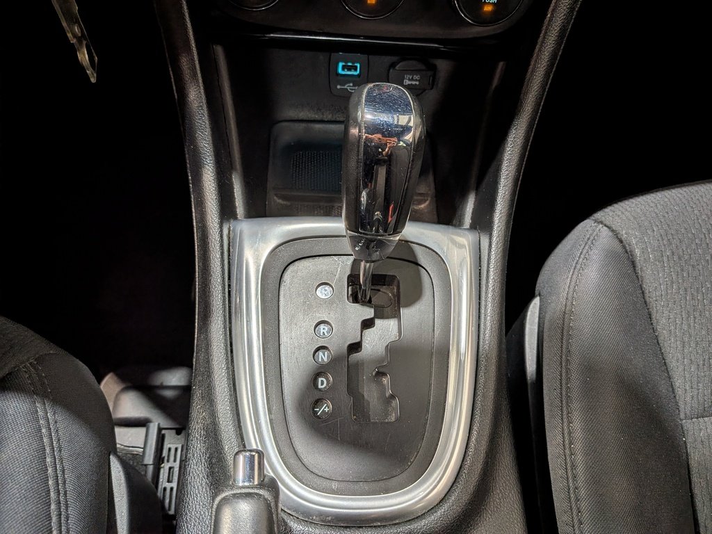 2013 Chrysler 200 4dr Sdn LX Silver Val-David - photo #21
