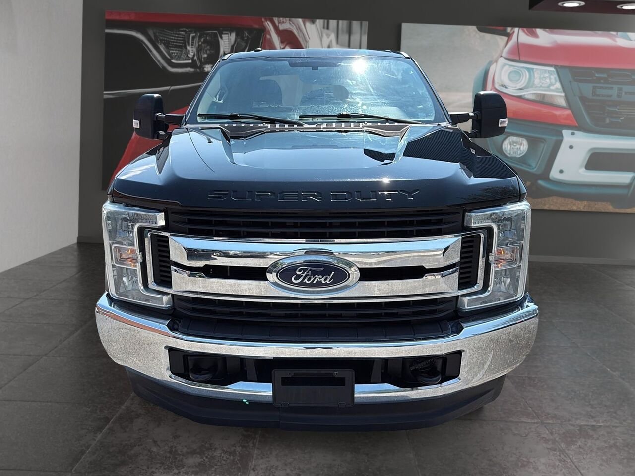 Ford Super Duty F-250 SRW XLT cabine 6 places 4RM 176 po 2017 Noir Saint-Hyacinthe - photo #1