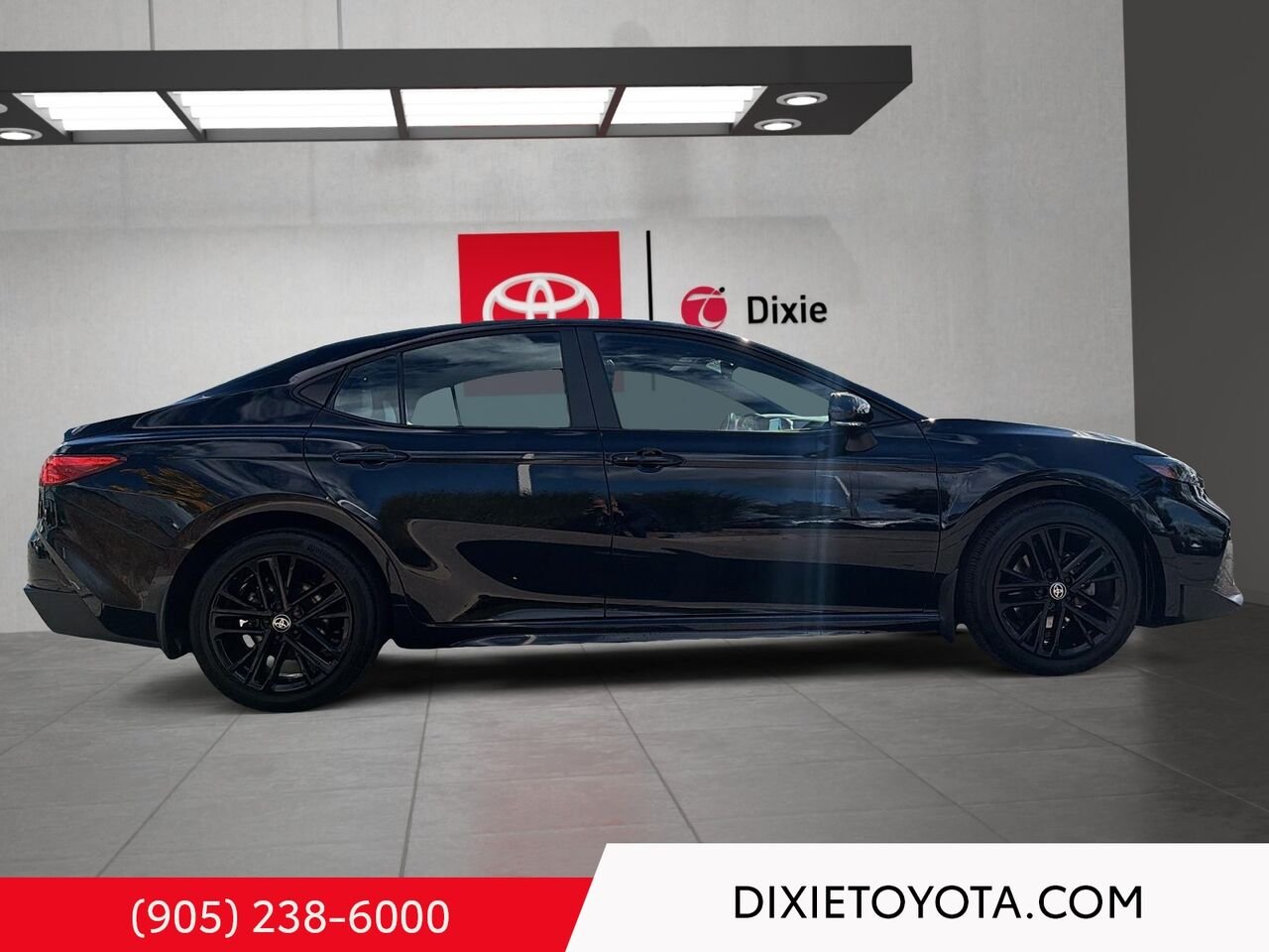 2025 Toyota Camry HYBRID SE UPGRADE AWD / CLEAN CARFAX / HEATED SEATS / MOONROOF / CARPLAY AND ANDROID AUTO Black Mississauga - photo #2