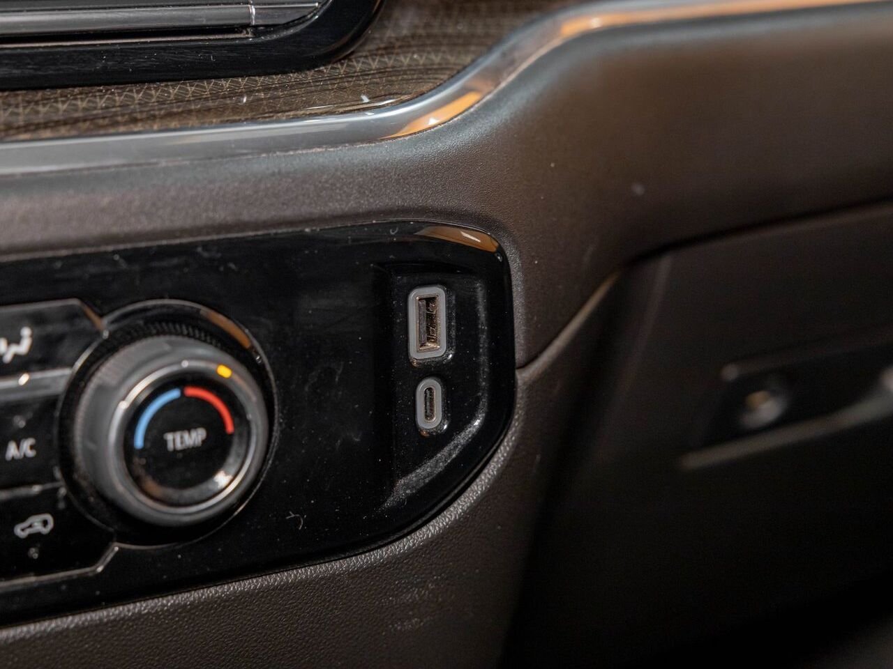 Chevrolet Silverado 2500HD LT CREW 4X4 V8 DIESEL *NAV* CARPLAY *PNBV 9900 LB* 2024 Noir Saint-Jérôme - photo #21