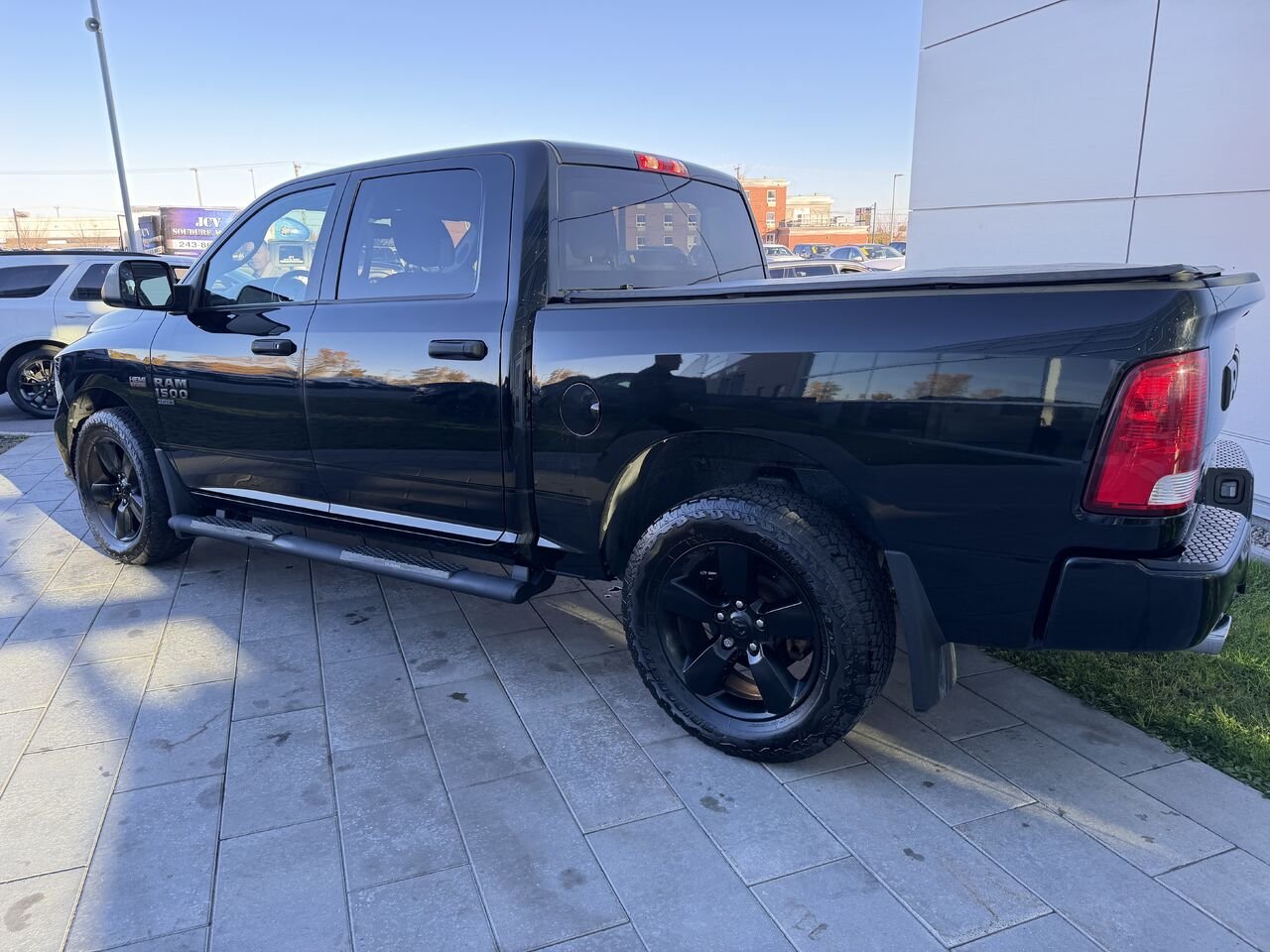 2020 Ram 1500 Classic Black Saint-Jérôme - photo #5