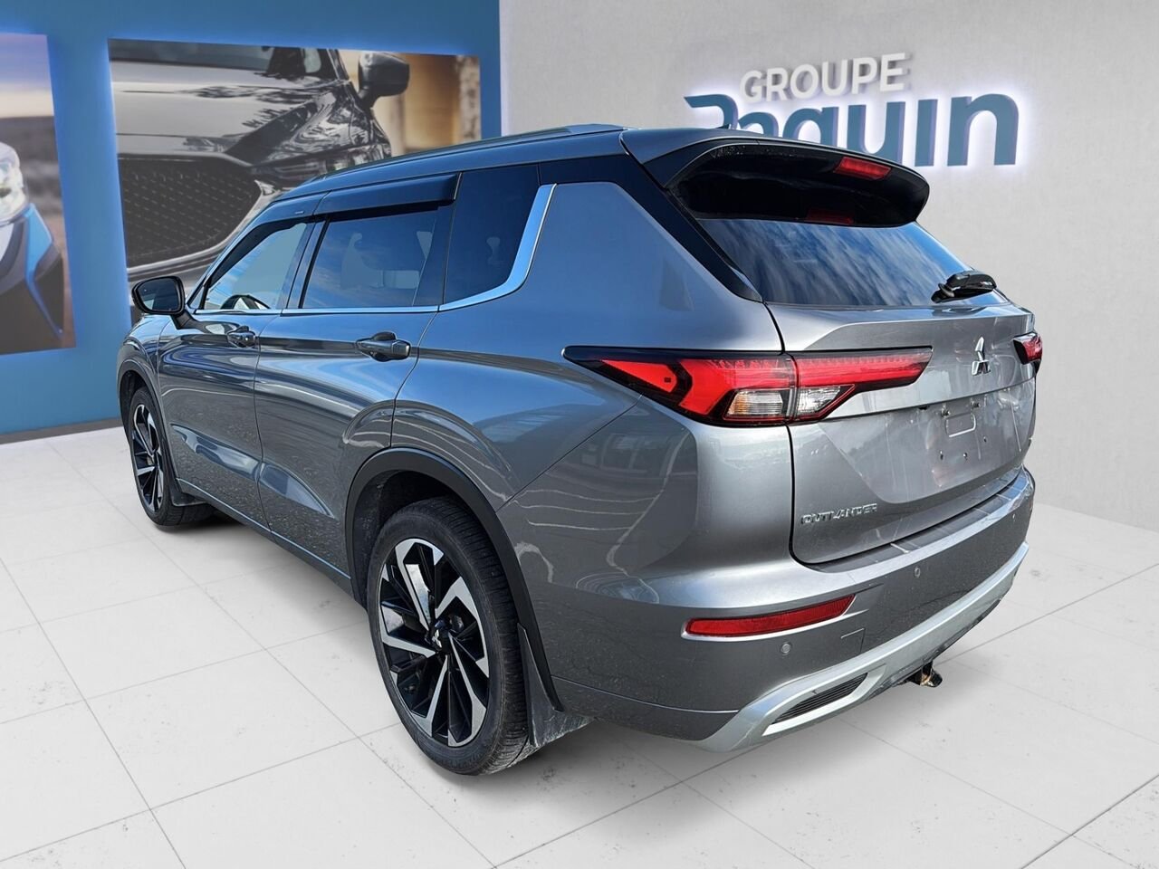 2023 Mitsubishi Outlander Grey Rouyn-Noranda - photo #3