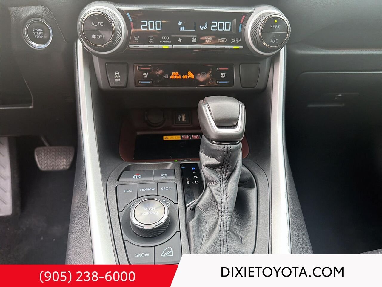 2024 Toyota RAV4 LIMITED AWD / CLEAN CARFAX / HEATED AND VENTILATED SEATS / MOONROOF / ALLOY WHEELS / CARPLAY AND ANDROID AUTO White Mississauga - photo #17