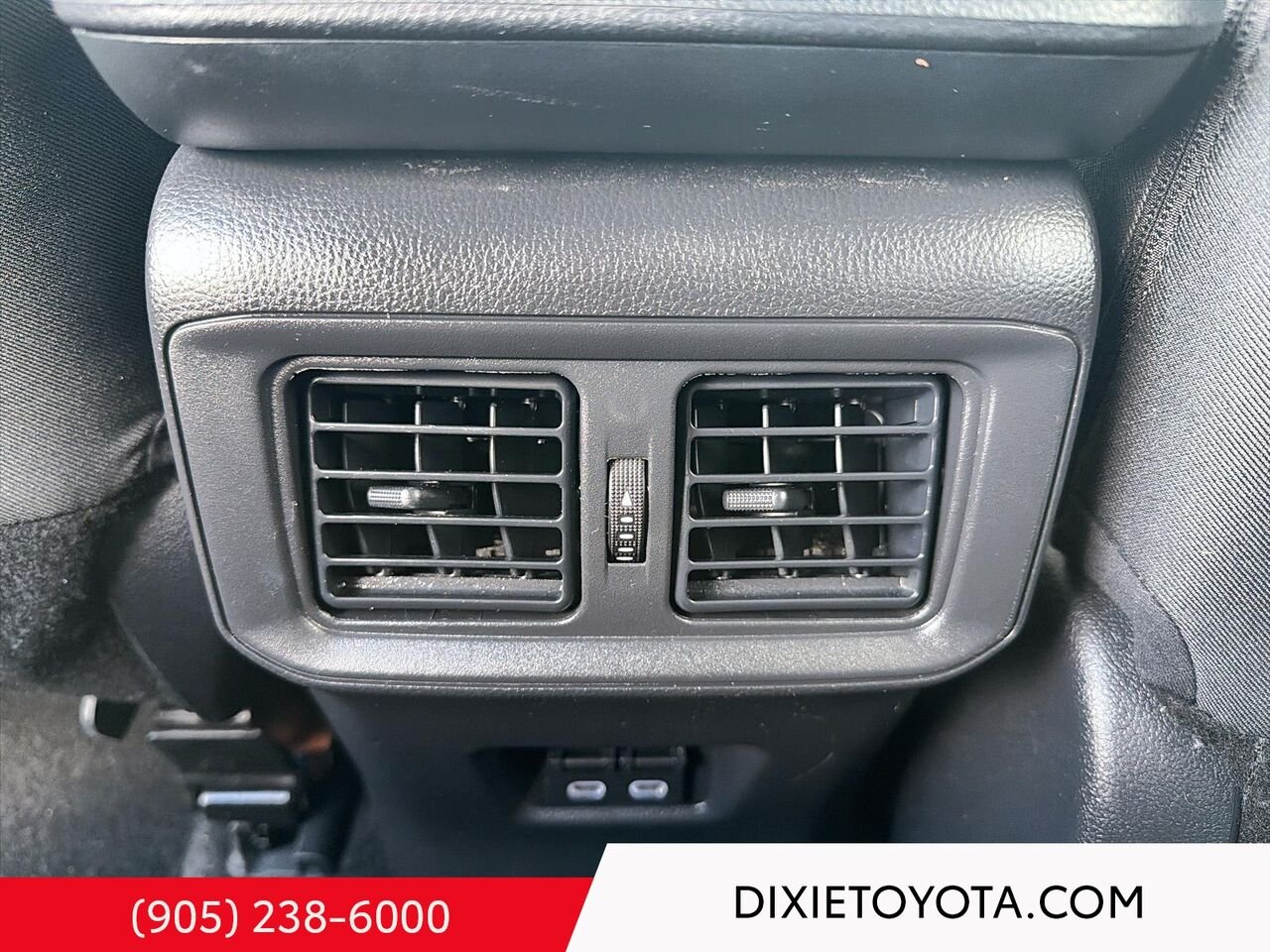 2025 Toyota RAV4 XLE AWD / HEATED SEATS / MOONROOF / ALLOY WHEELS / CARPLAY AND ANDROID AUTO Grey Mississauga - photo #18