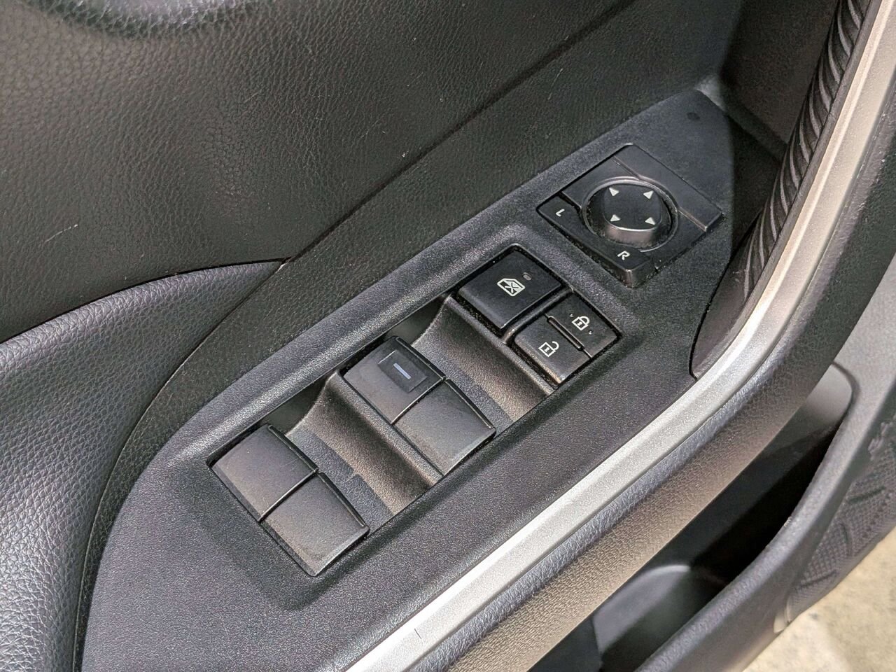 Toyota RAV4 LE AWD 2024 Noir Val-David - photo #30