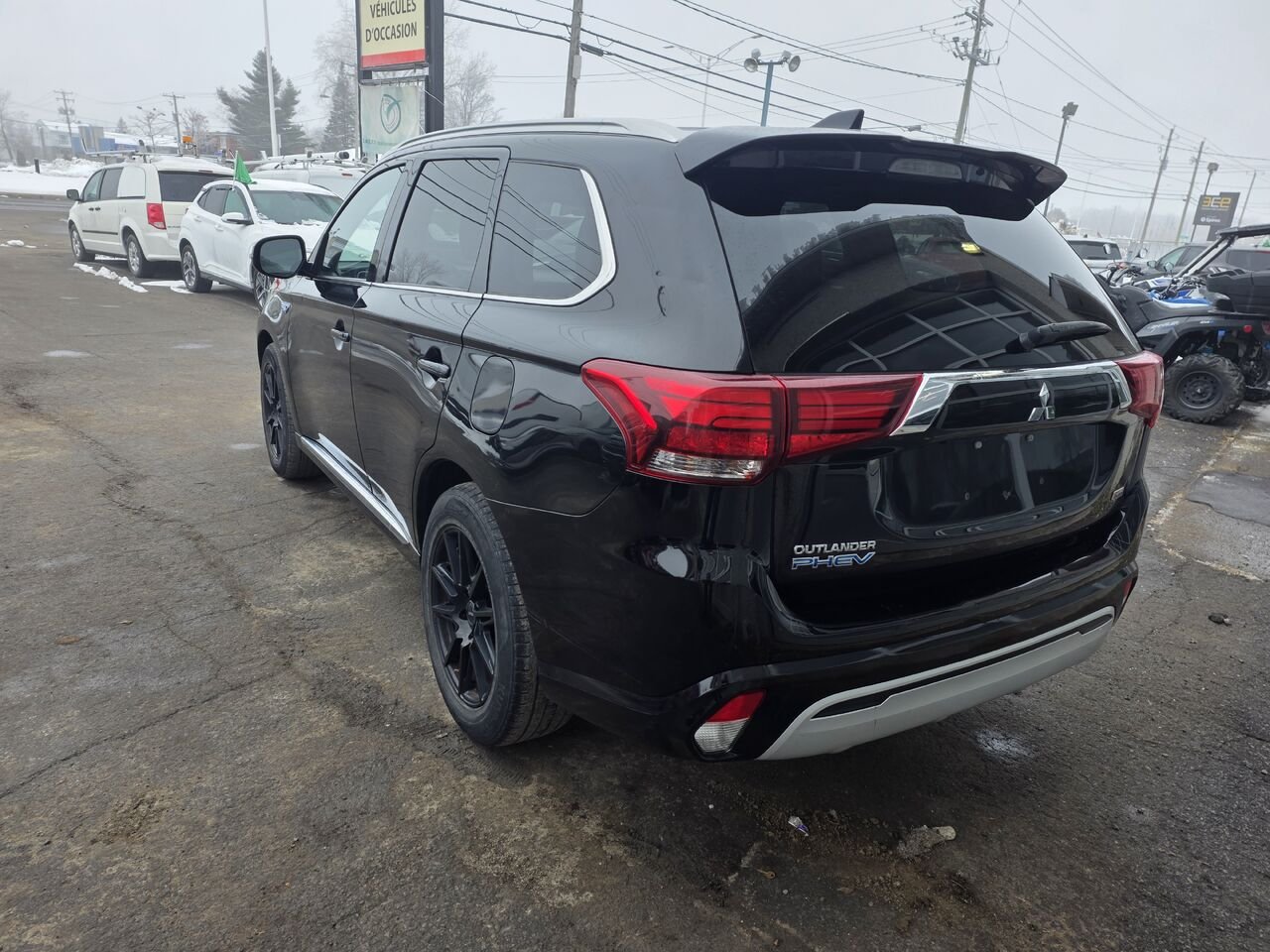 2021 Mitsubishi Outlander Plug-In Hybrid Black  - photo #3