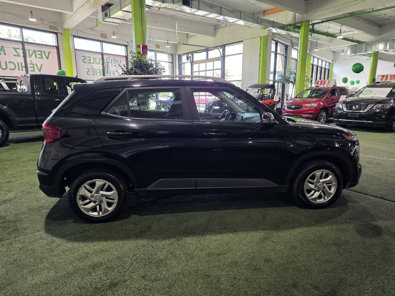 2022 Hyundai Venue Black  - photo #6