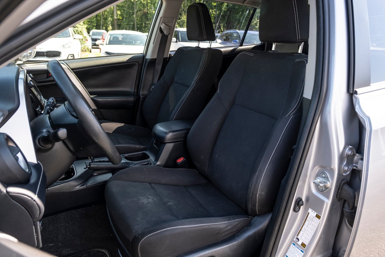 2018 Toyota RAV4 Grey Gatineau - photo #11