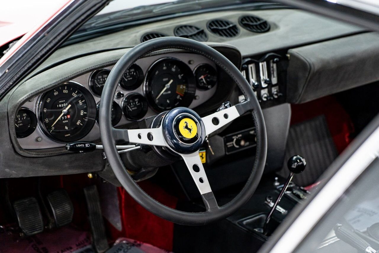 Ferrari 365 GTB4 Daytona 18,301 miles With Orig Books/Tools/ Carbs / Filter Box 1973 Rouge Montréal - photo #13