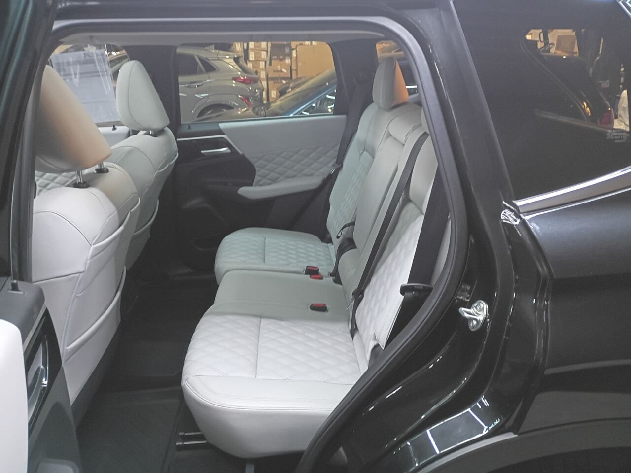 2023 Mitsubishi Outlander Plug-In Hybrid Black Blainville - photo #16