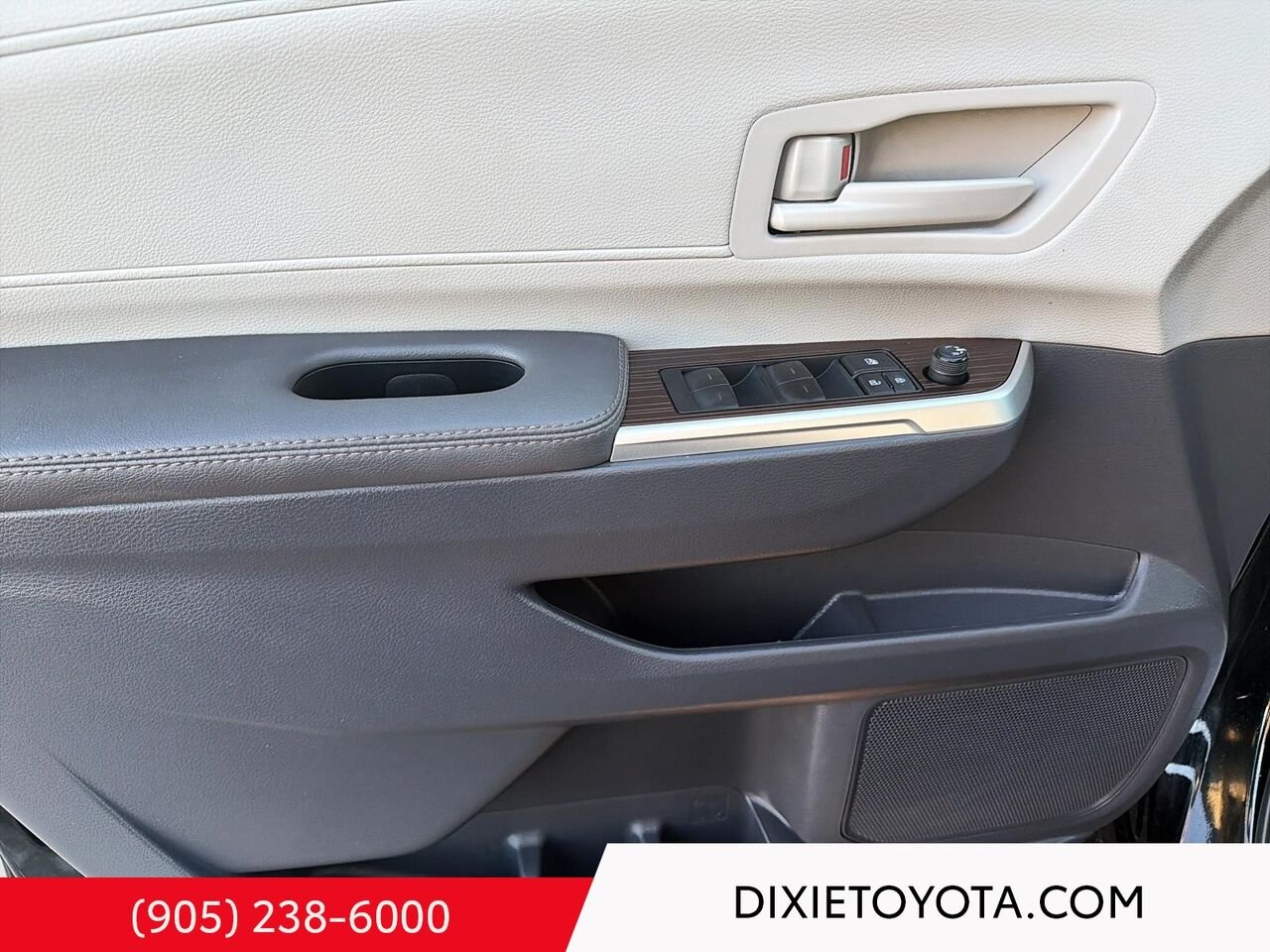 2023 Toyota Sienna HYBRID LE AWD / HEATED SEATS / TOYOTA SAFETY SENSE / CARPLAY AND ANDROID AUTO Black Mississauga - photo #7