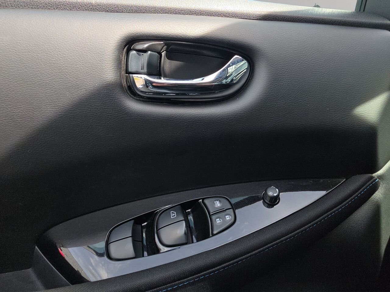 2020 Nissan LEAF SV PLUS à hayon, Commande audio au volant, caméra de recul, détecteur d'angles morts, grosse Grey Val-David - photo #12