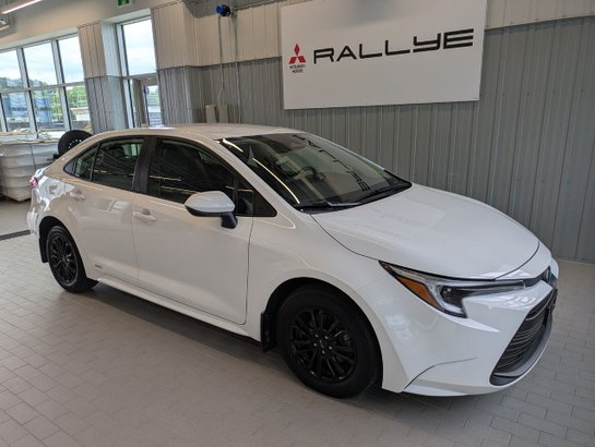 2024 Toyota Corolla hybride LE AWD White