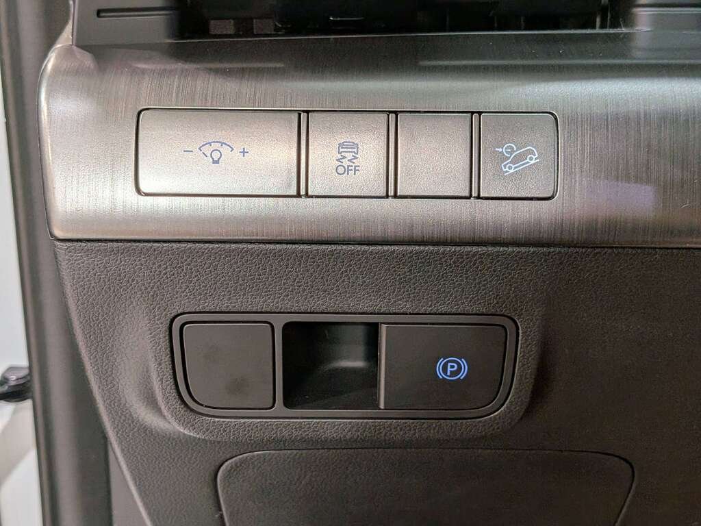 2025 Hyundai Kona 2.0L Preferred AWD w/Trend Package White Val-David - photo #30