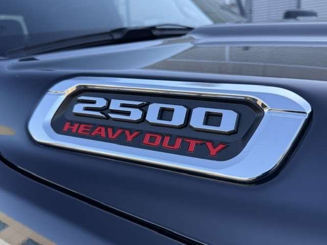 Ram 2500 Big Horn 4x4 Crew Cab 6'4 Box 2024 Noir