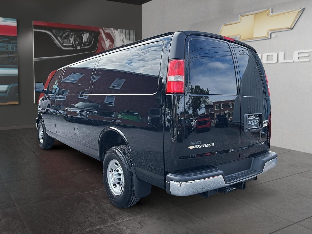 Chevrolet Fourgonnette Express utilitaire Traction arrière 2500 155 po 2026 NOIR Saint-Hyacinthe - photo #3