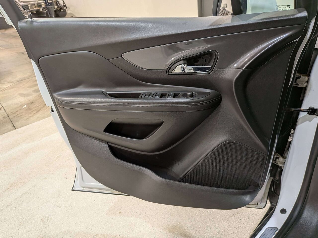 2018 Buick Encore FWD 4dr Essence White Val-David - photo #33