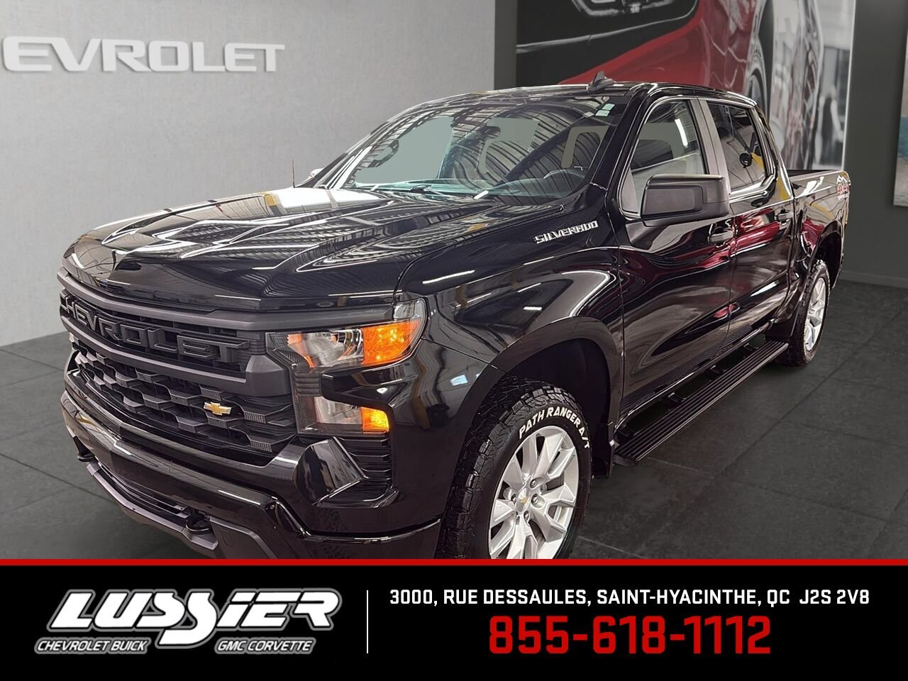 Chevrolet Silverado 1500 Custom cabine multiplace 4RM 147 po 2022 Noir Saint-Hyacinthe - photo #0